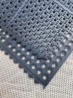 Tapete negro anti-fadiga com buracos para local de trabalho ou fábrica